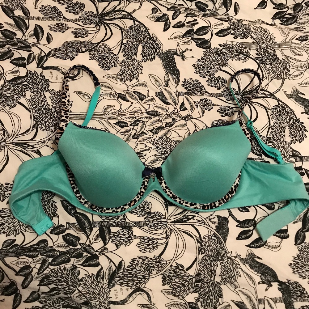 Victoria's Secret Body By Victoria Demi Bra 32D
